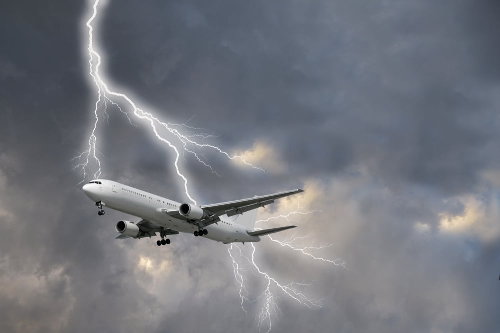 Perché gli aerei non vengono colpiti dai fulmini?