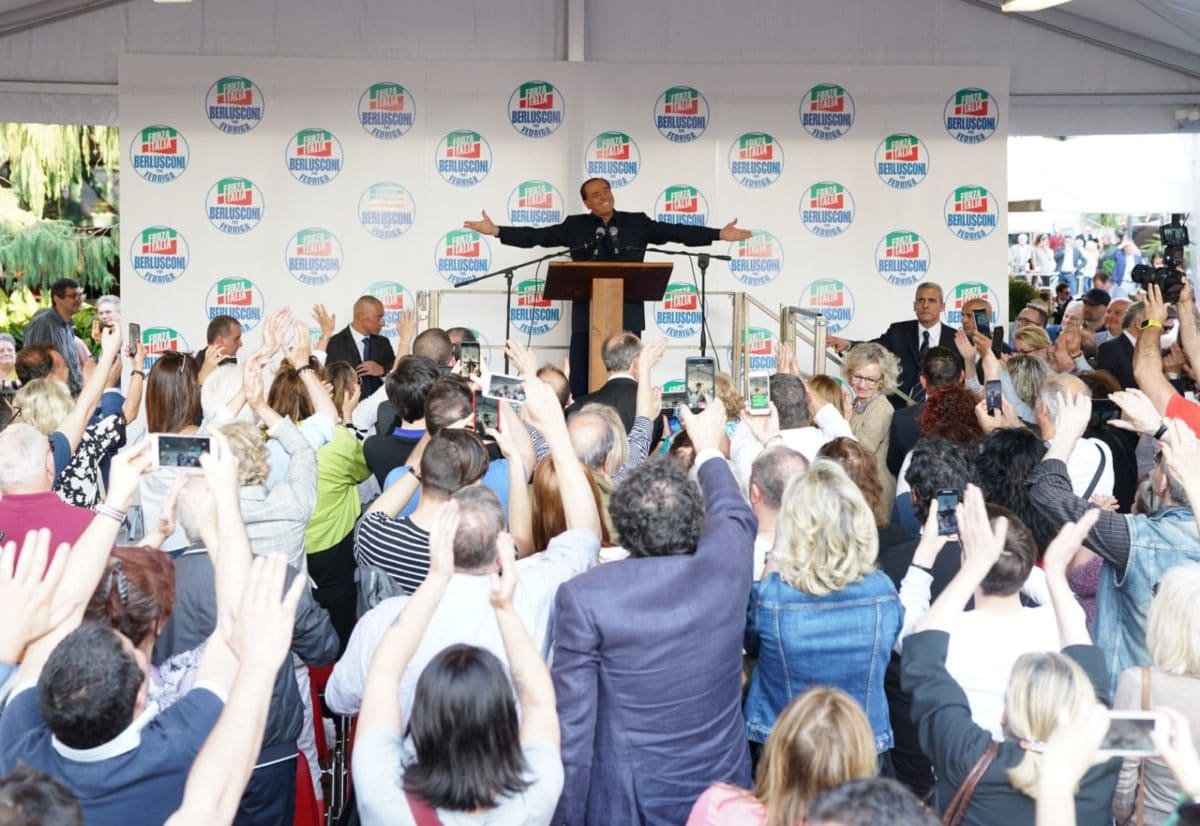 Berlusconi dona 10 milioni alla regione Lombardia