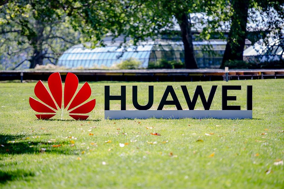 Huawei si attiva e dona mascherine, tute e tecnologia