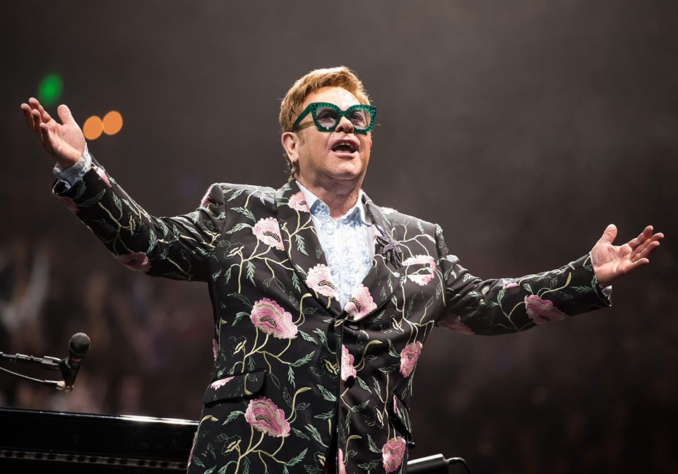 Elton John concerto in streaming per beneficenza