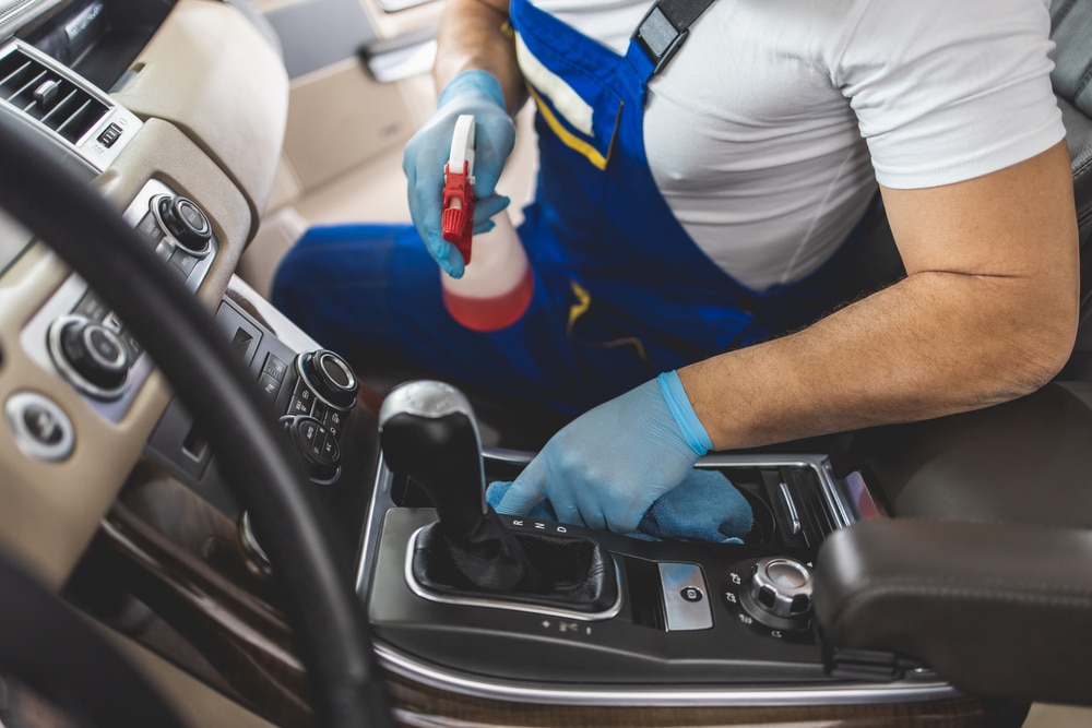 Consigli per igienizzare l'auto come sanificare gli interni