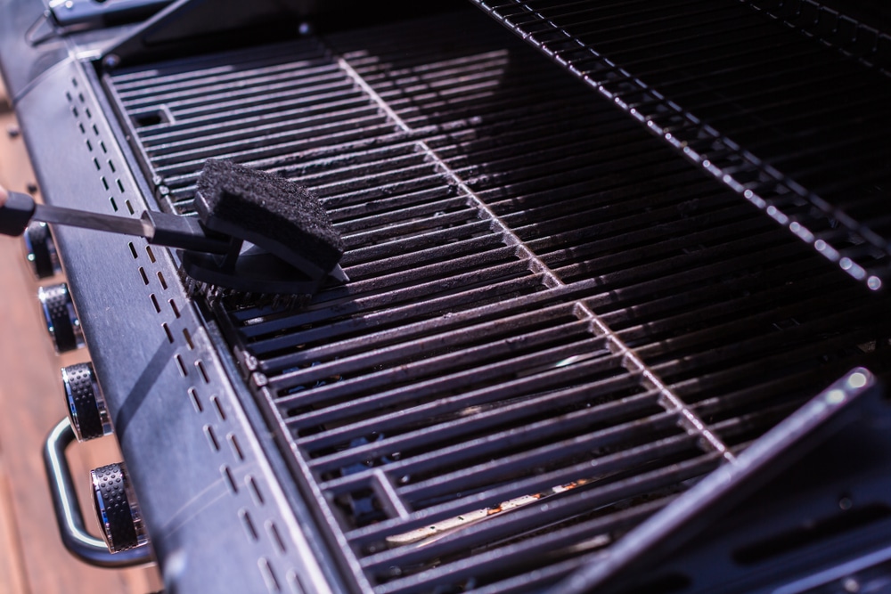Tecniche fai da te per pulire la griglia per il barbecue
