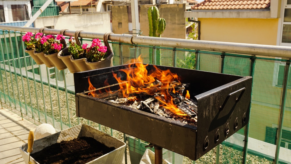 Barbecue sul balcone le regole condominiali da conoscere