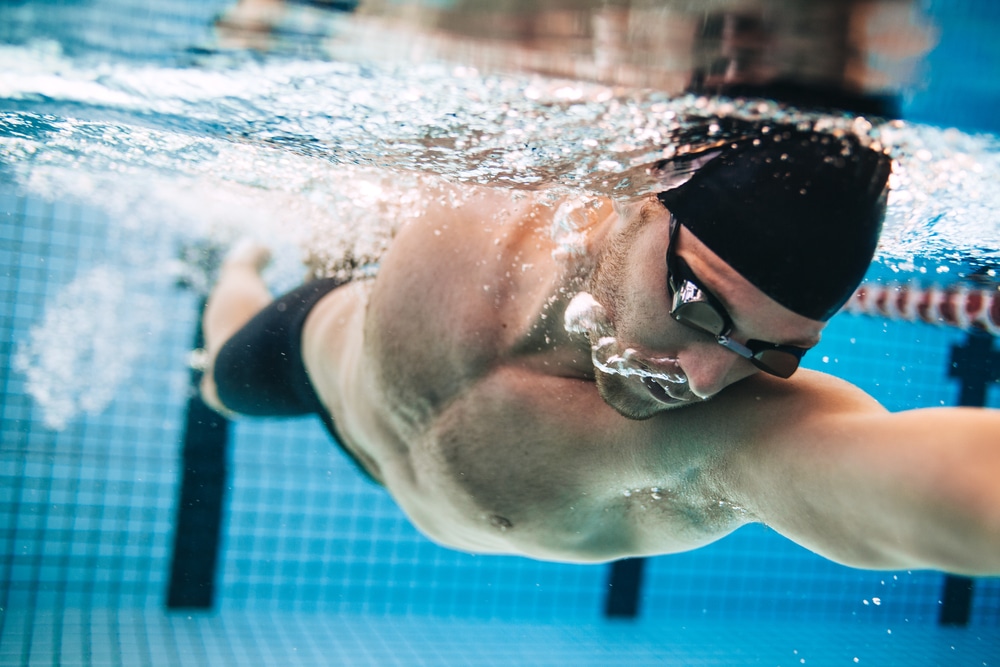 Nuoto perché fa bene praticare questo sport