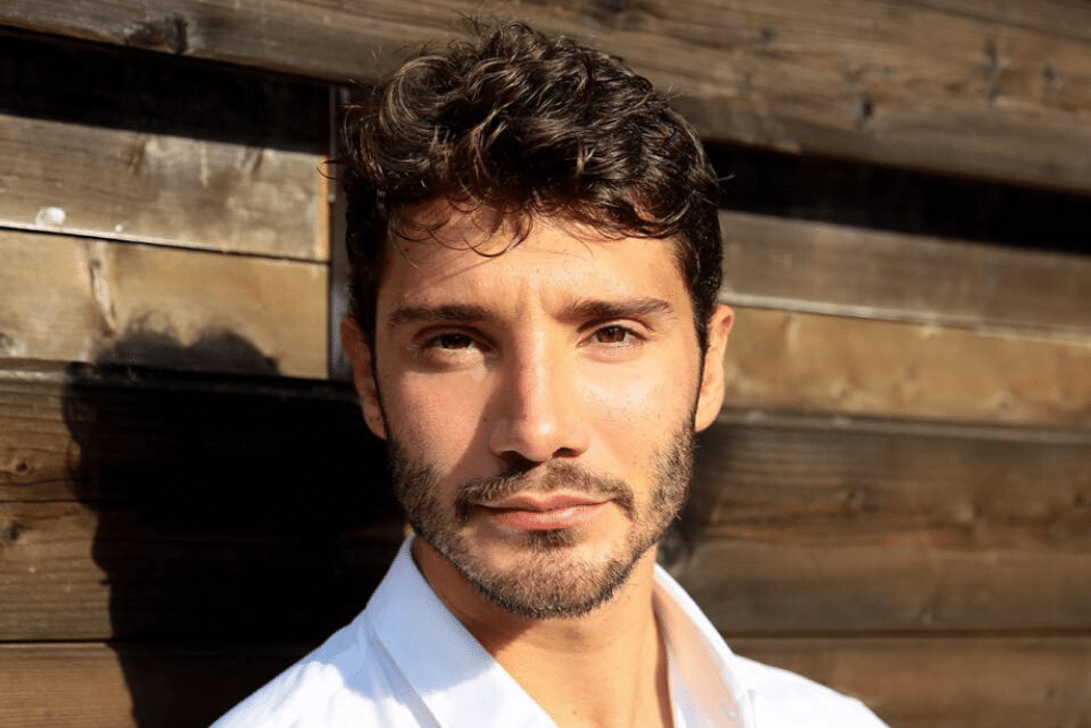 Stefano De Martino tutto sul famoso conduttore di Made in Sud