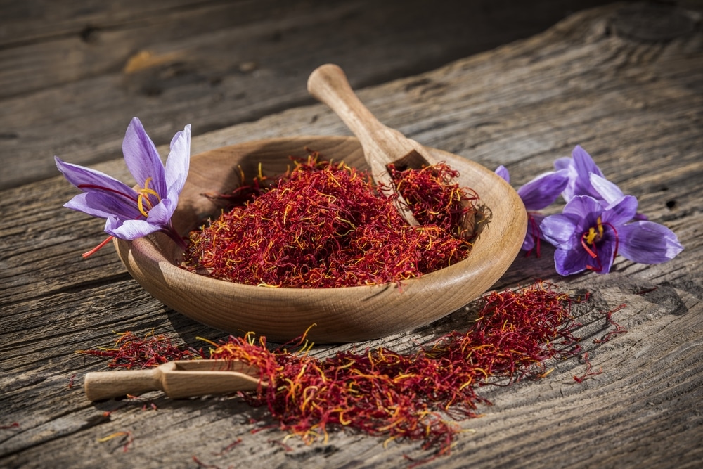 Zafferano proprietà, benefici e usi in cucina