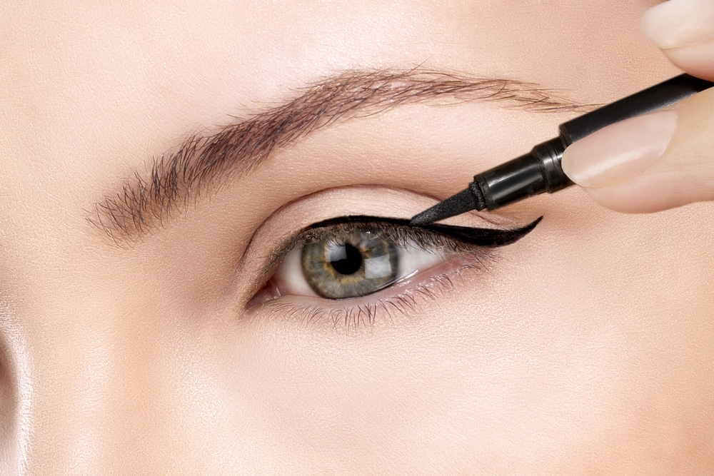 Come applicare l'eyeliner senza commettere errori