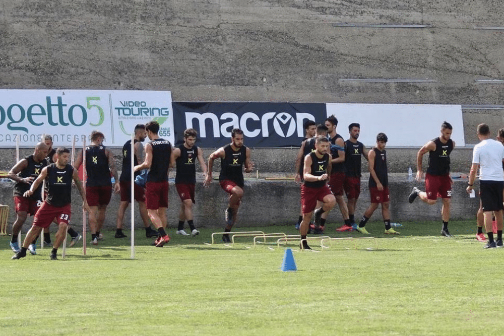 Reggina Charpentier al club amaranto, ma è positivo al Covid