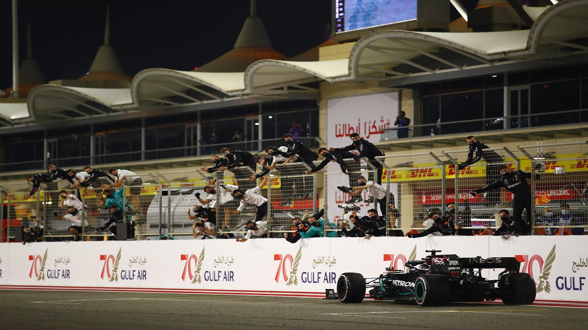 Hamilton positivo al Covid, non correrà in Bahrain