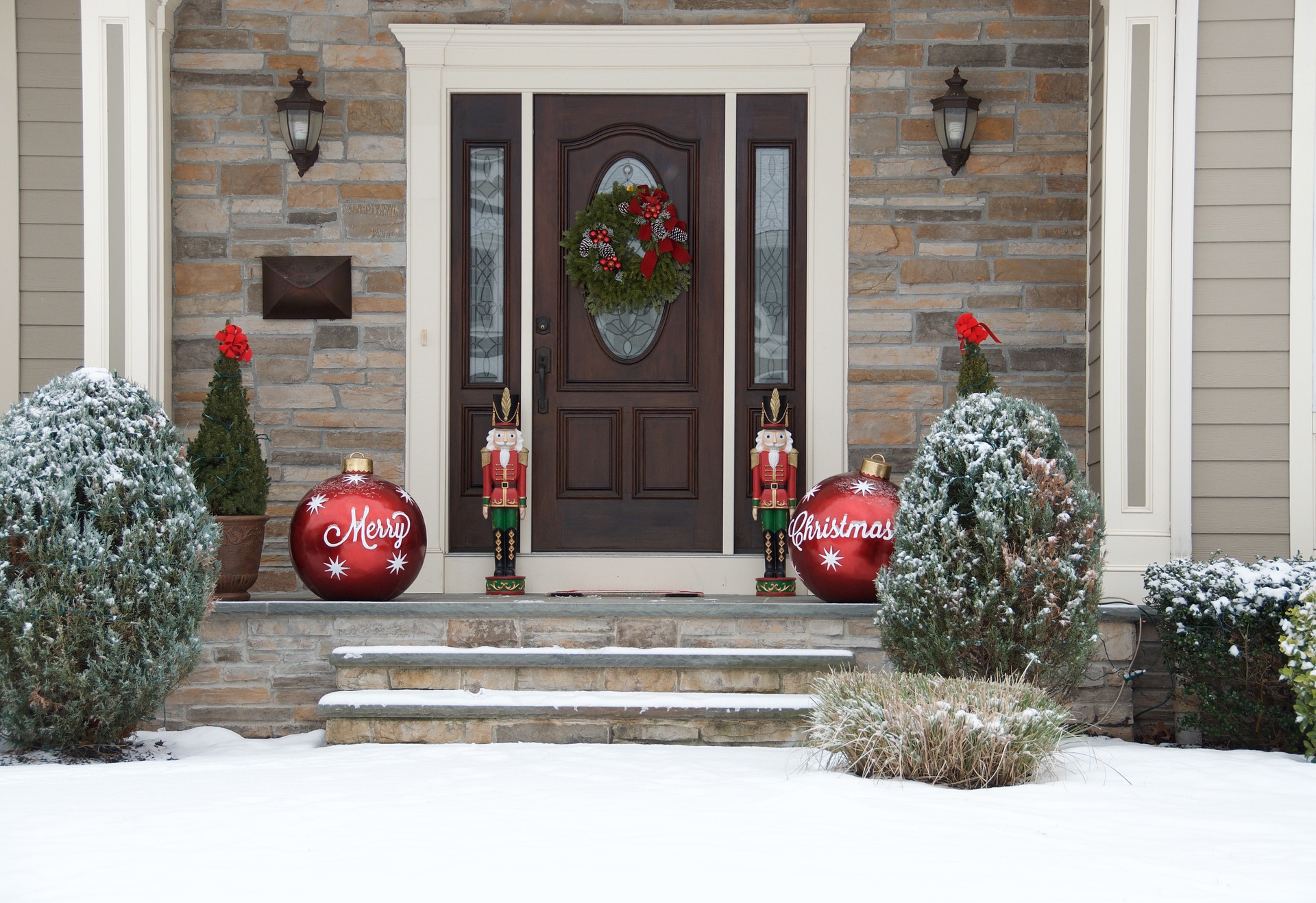 Natale tre idee originali per decorare l'ingresso