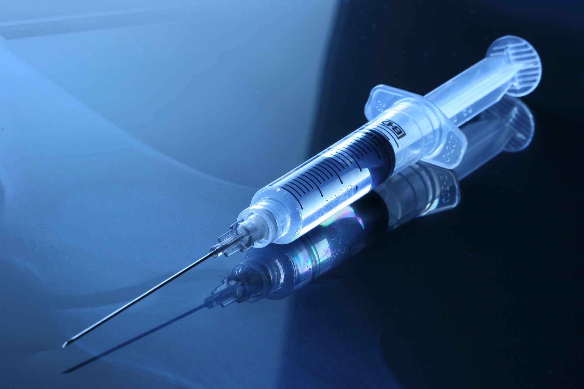 Vaccino Pfizer BioNTech i chiarimenti di AIFA