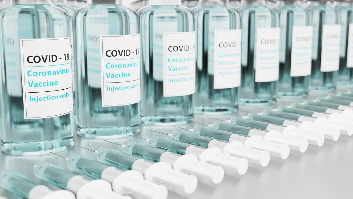 Vaccino Covid AstraZeneca: perchè ha cambiato nome?