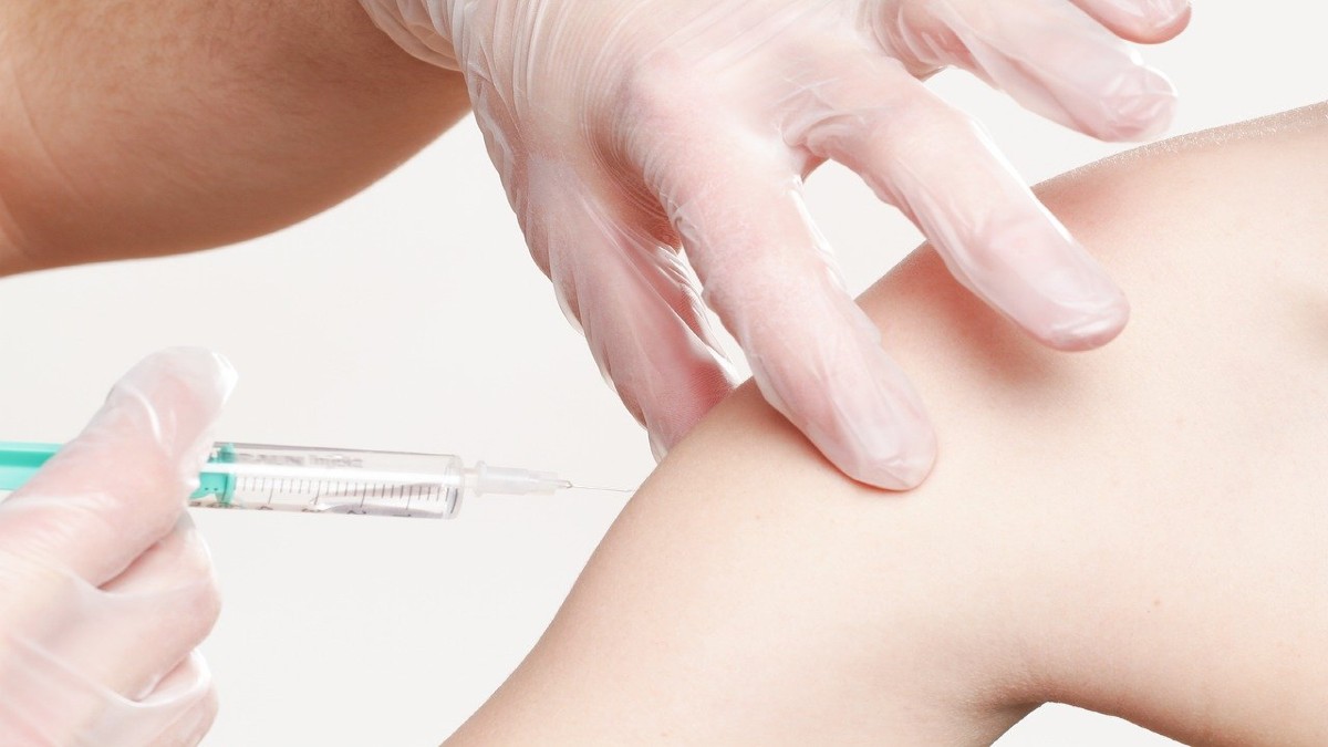 Vaccino Covid: dose obbligatoria per chi lavora nella sanità