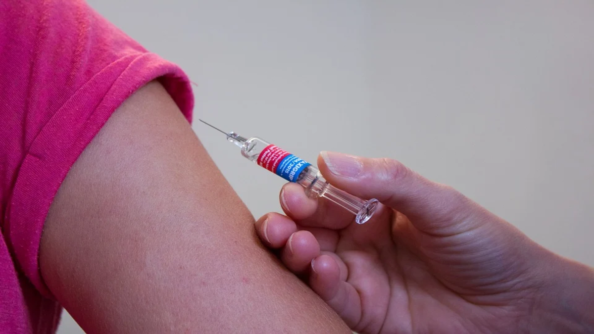Vaccini, Moderna efficace al 100% su adolescenti con 2 dosi