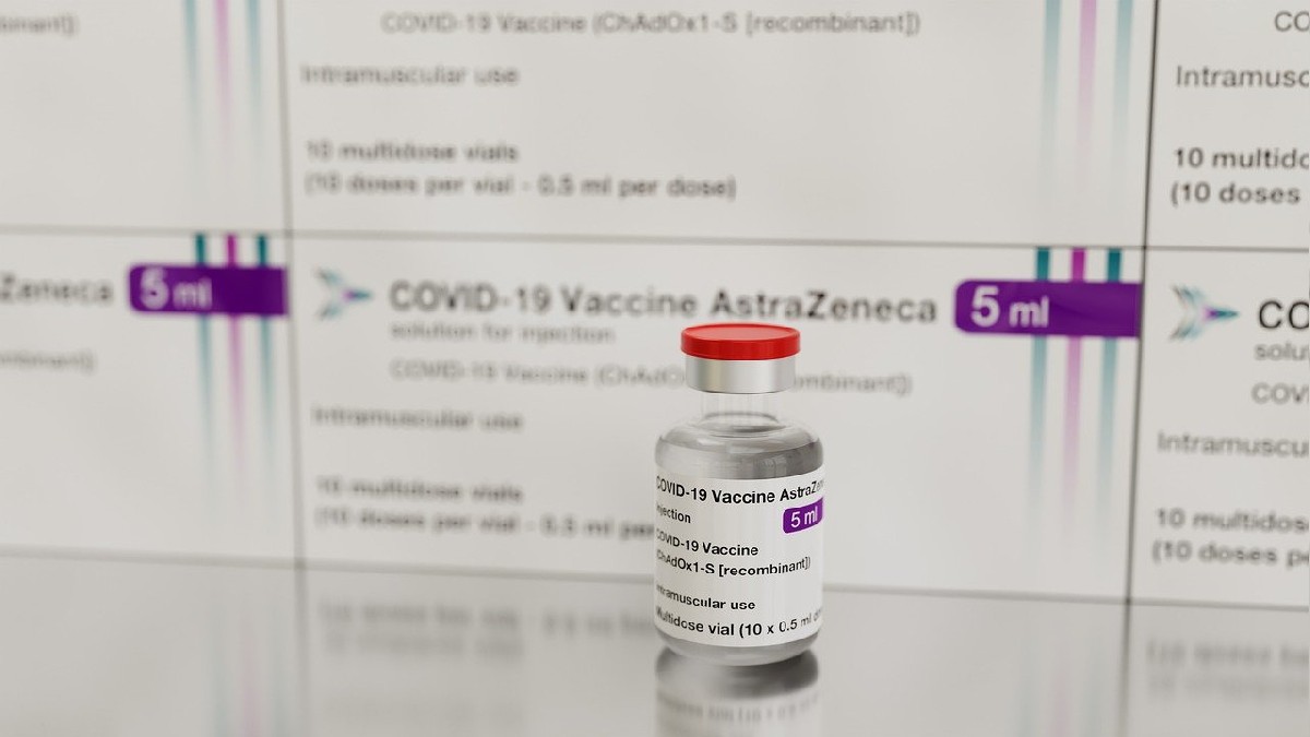 Vaccino AstraZeneca: arriva l'ok per gli under 60