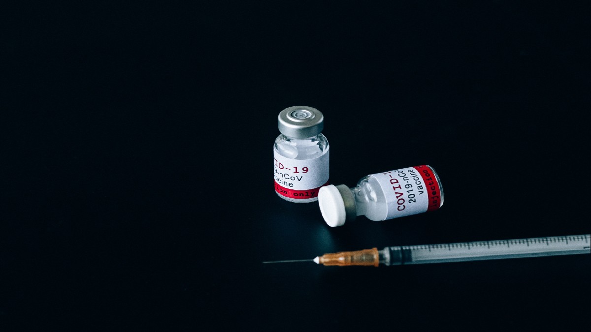 Vaccino covid e terza dose: parlano gli esperti