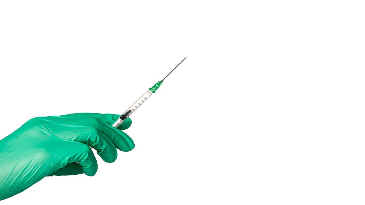 Quarta dose vaccino Covid ai fragili, verso l’ok dell’Aifa
