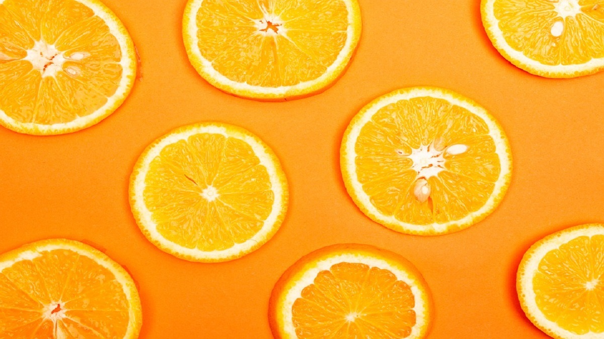 Arancione, il colore must-have della primavera/estate 2022