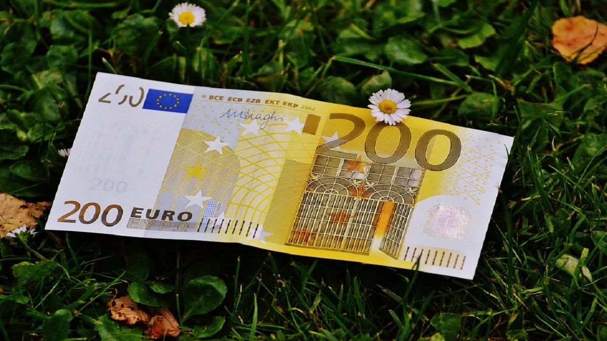 Bonus 200 euro: chi lo riceverà a luglio e chi a ottobre