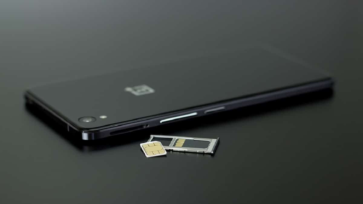 Addio alle Sim card: la rivoluzione inizia da Apple