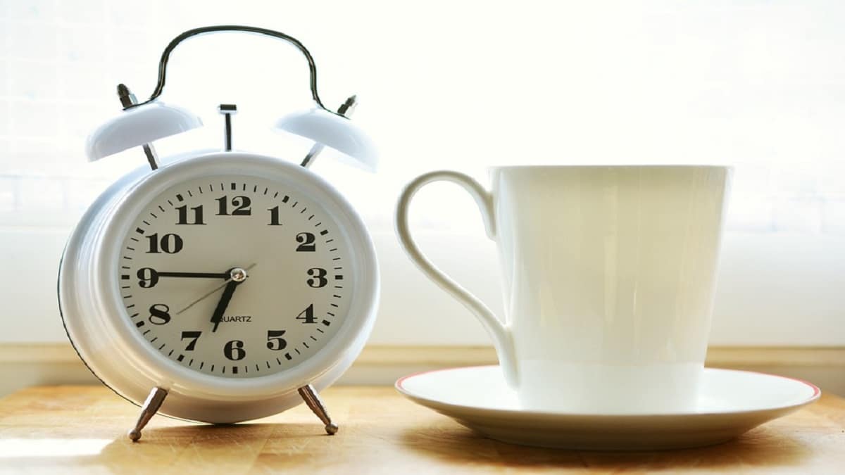 Posticipare la sveglia del mattino fa male alla salute