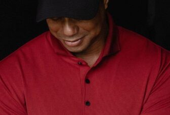 La maglia rossa di Tiger Woods